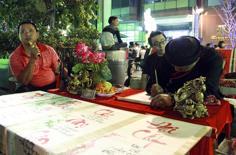 Mưu sinh đêm giao thừa ảnh 14